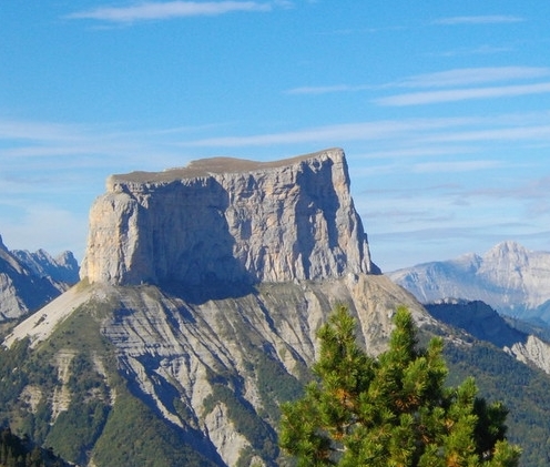 Le Mont Aiguille, emblème du Trièves : randonnée et escalade