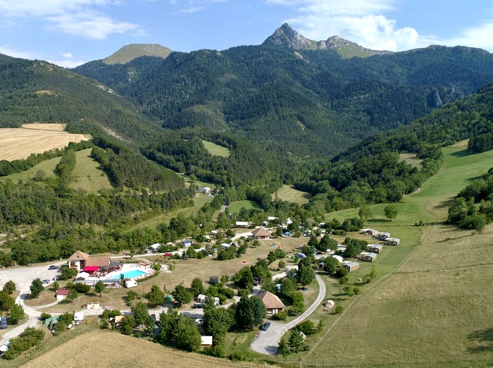 Le camping Belle roche dans son écrin de montagne et de nature